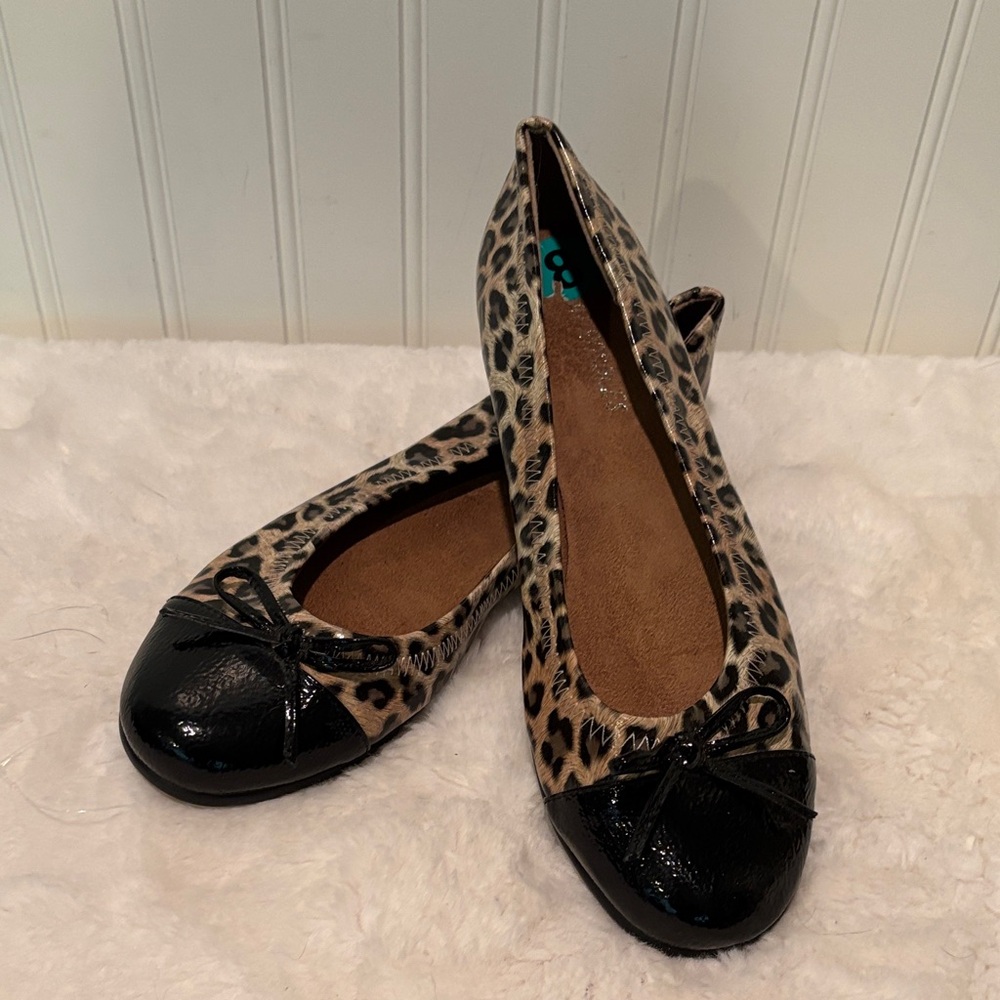 NWOT Aerosoles Dumas Leopard Print Ballet Flats with Black Toe Cap Size 8